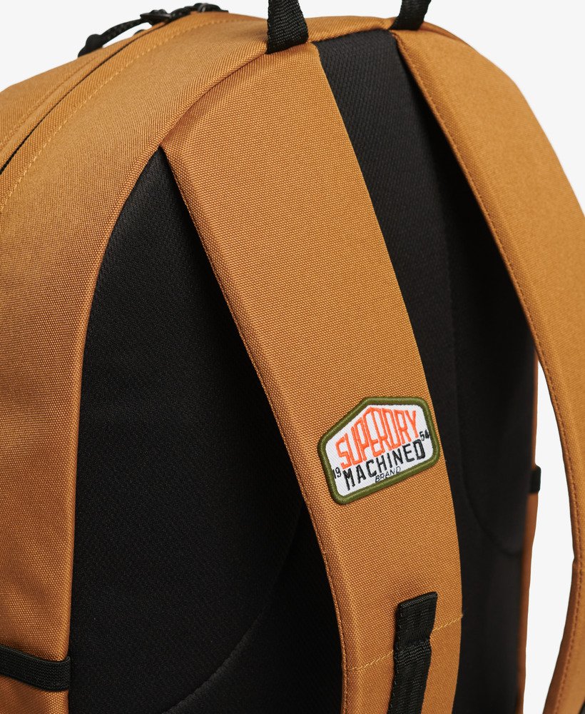 montana-rugzak met patches in tabaksbruin van denim co.