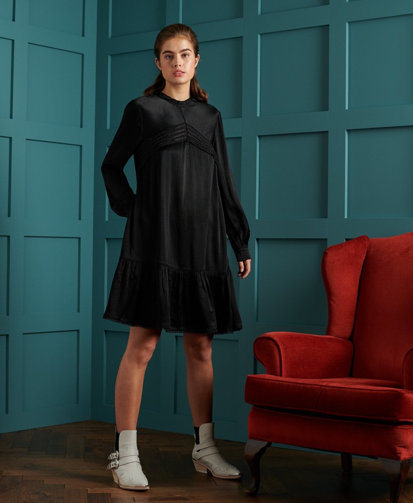 jurk van dry lace in beperkte oplage in zwart.