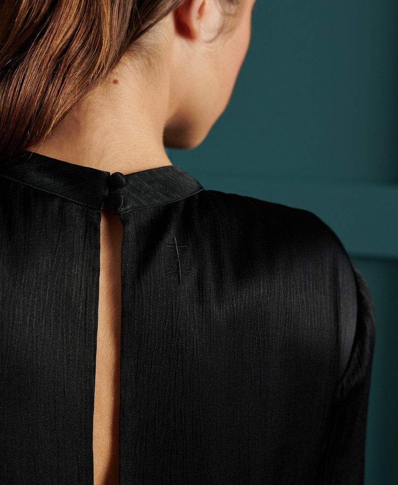 jurk van dry lace in beperkte oplage in zwart.