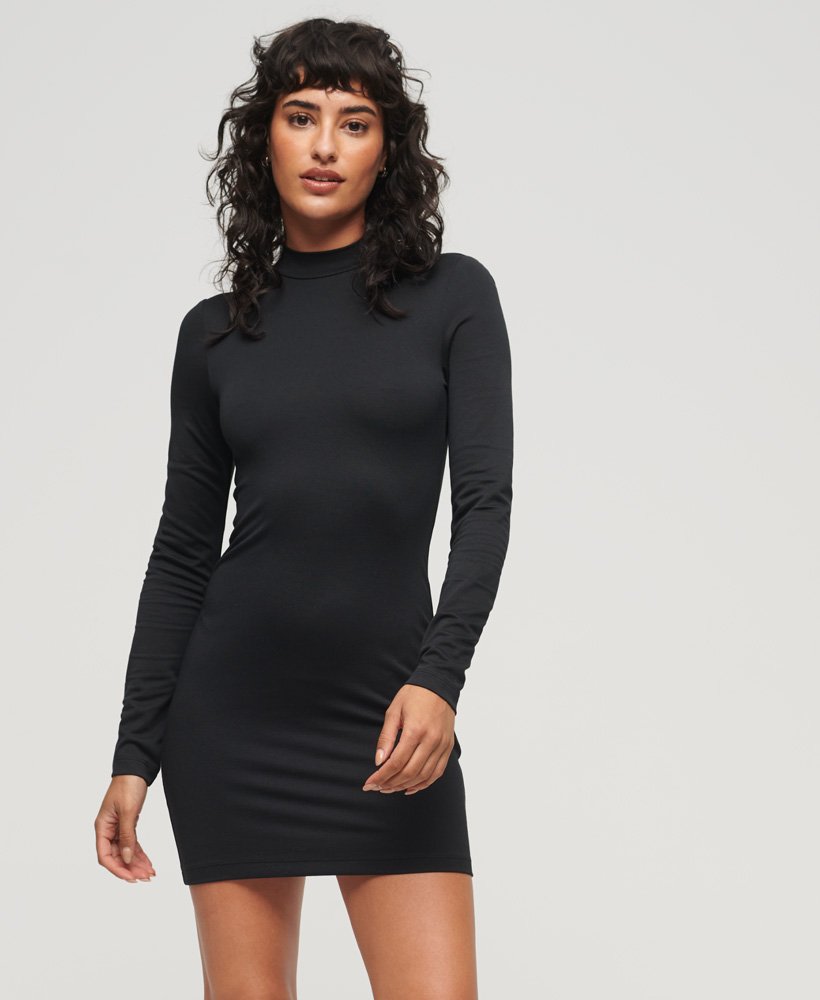 zwarte mini-jurk van jersey met hoge hals en lange mouwen.