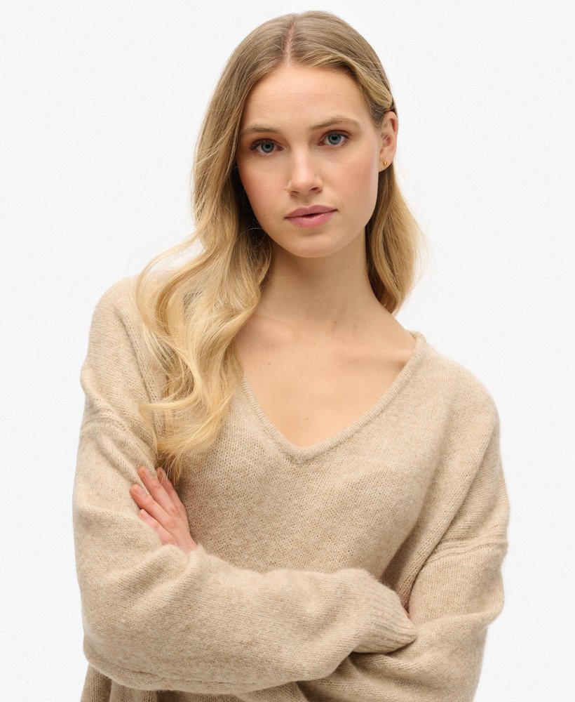 oversized v-hals jurk in lichtbeige met een twist