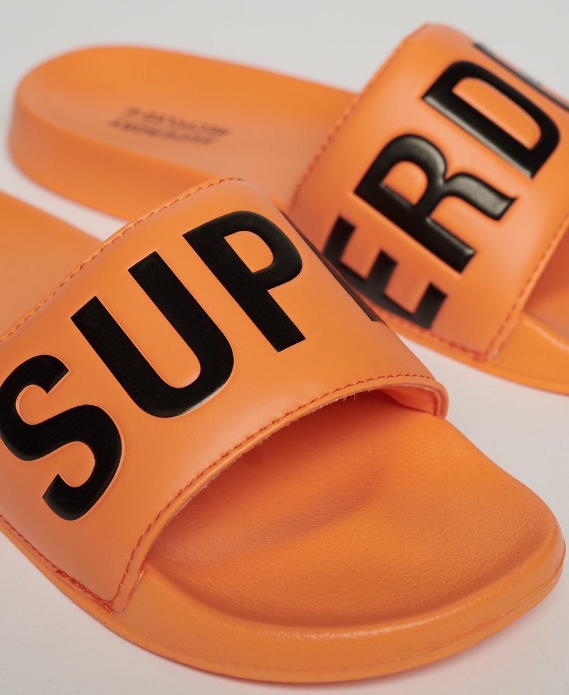 core pool sliders in fel goudgeelzwart