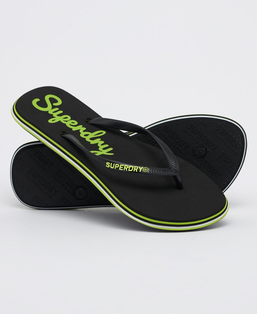 neon regenboogkleurige stijlvolle teenslippers in neongeel.
