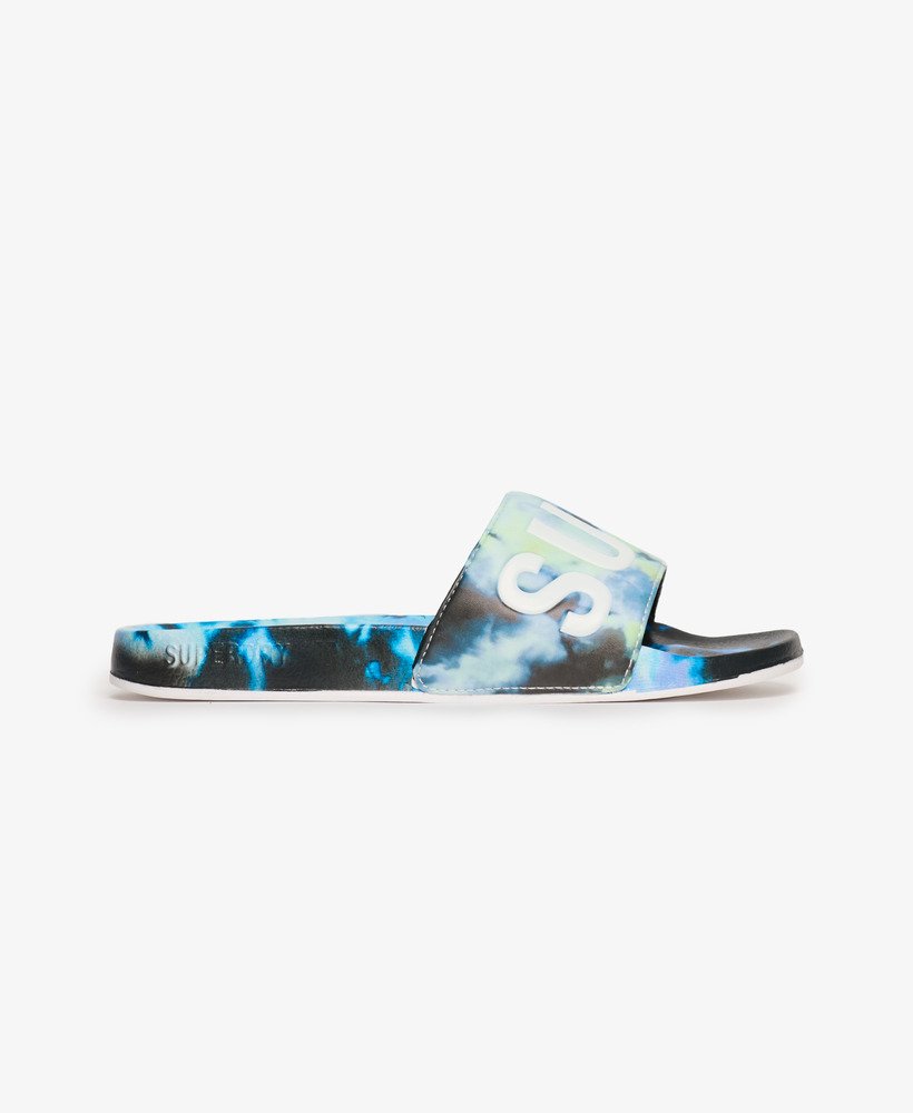 vegan slippers met tie-dye-effect in meerdere kleuren.