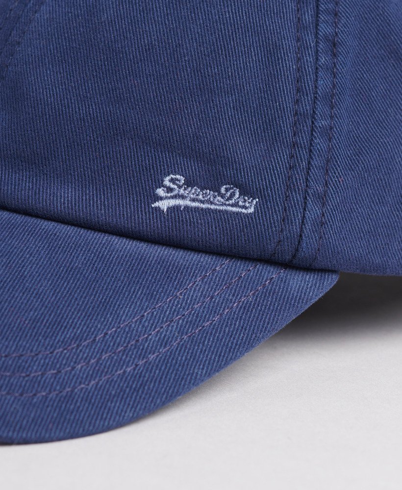 vintage geborduurde pet in diep marineblauw.
