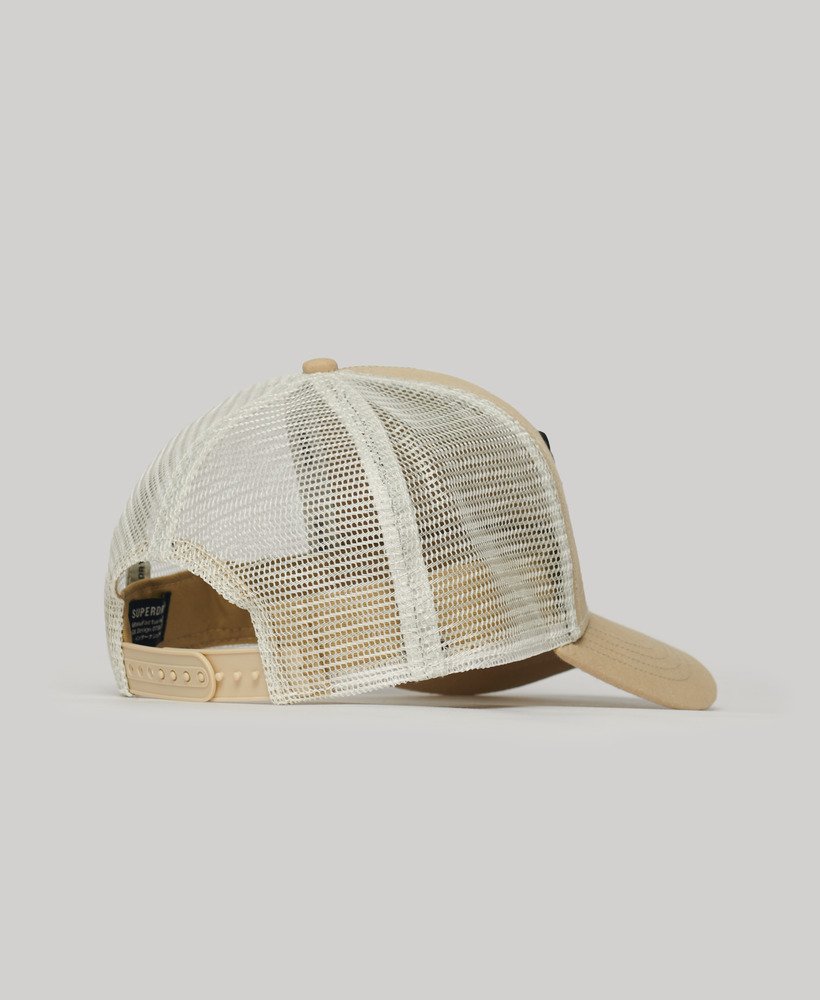 dirt road trucker cap in zandsteenbruin