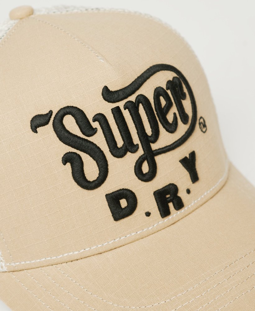dirt road trucker cap in zandsteenbruin