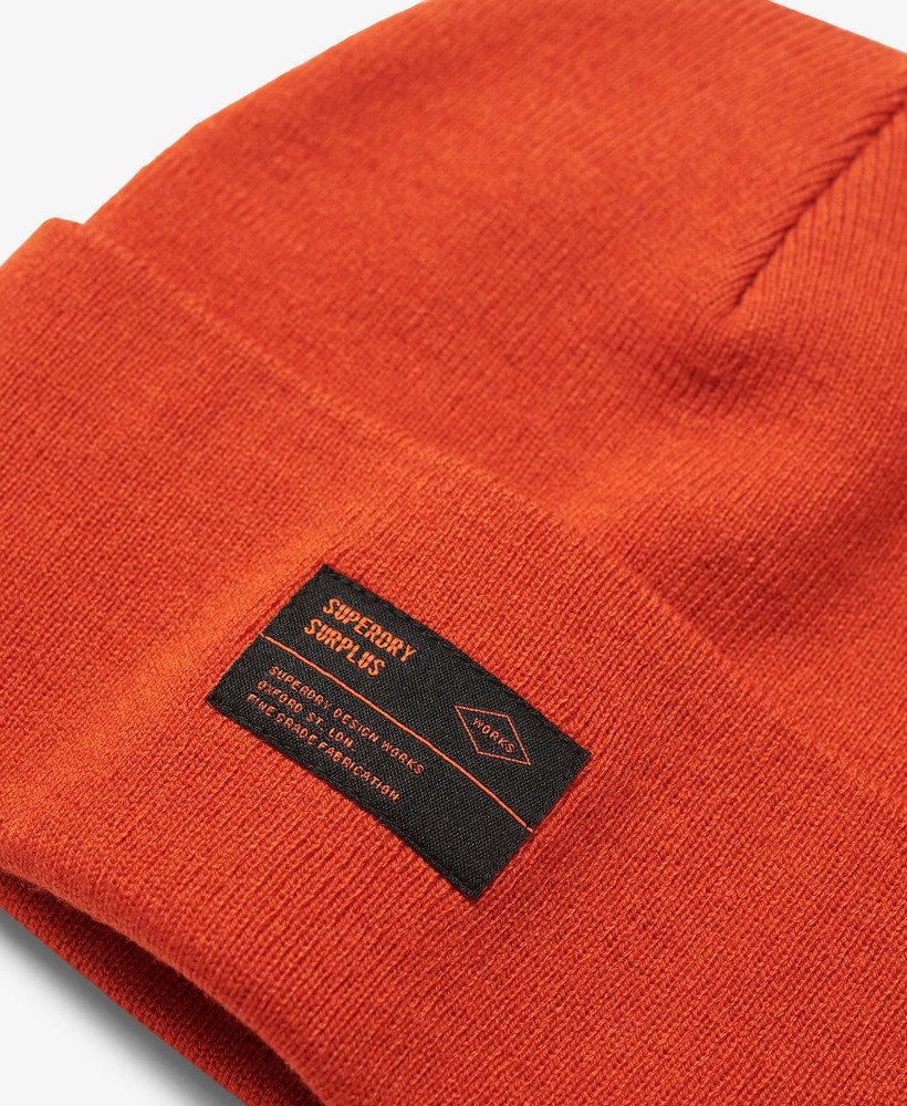 gebreide muts uit de surpluscollectie in roestbruin van denim co.
