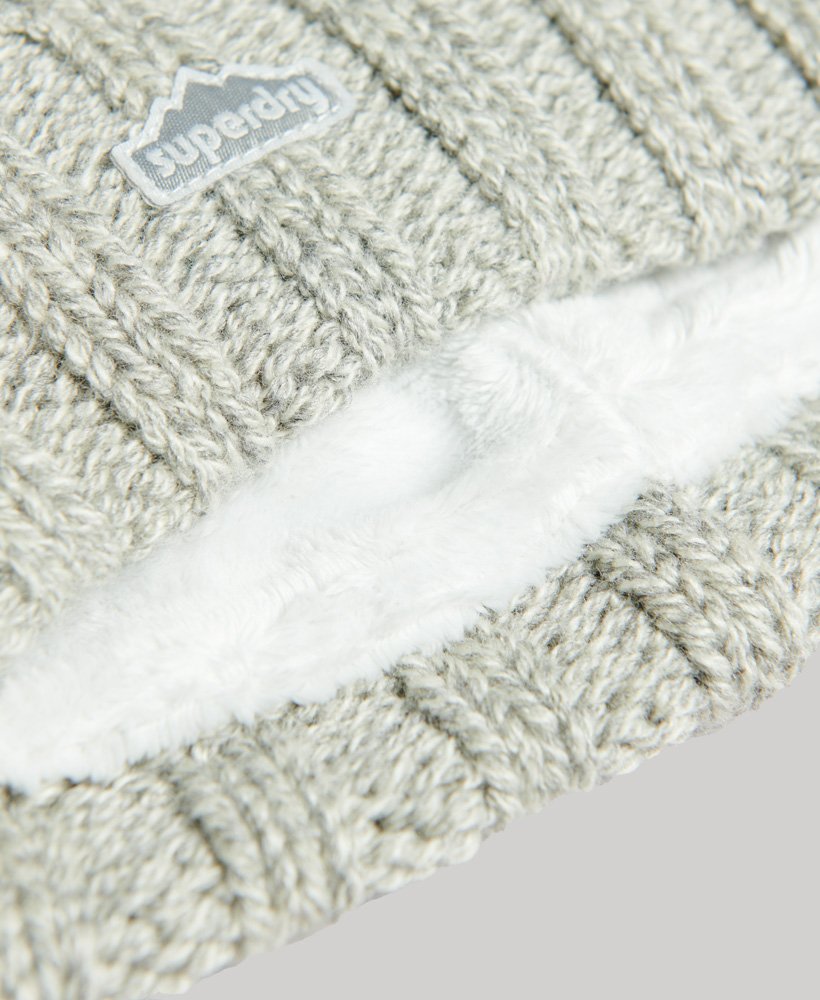 kabelgebreide muts met pompon in lichtgrijze tweed