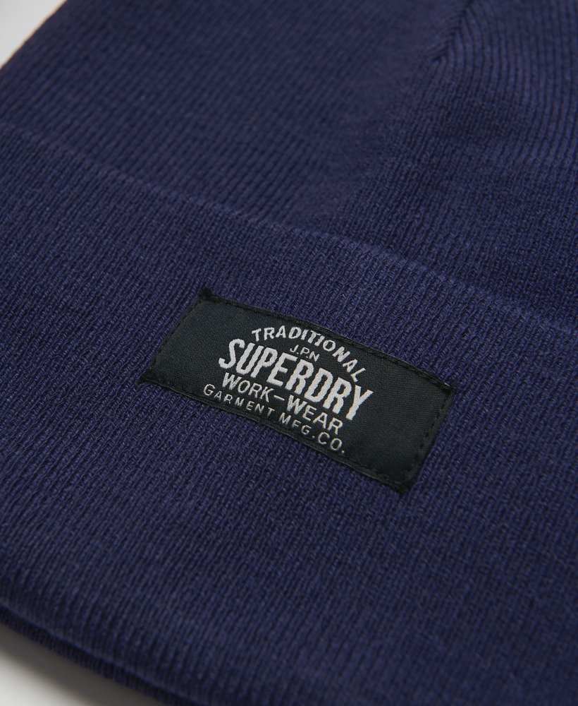 klassieke gebreide muts in patriottisch blauw