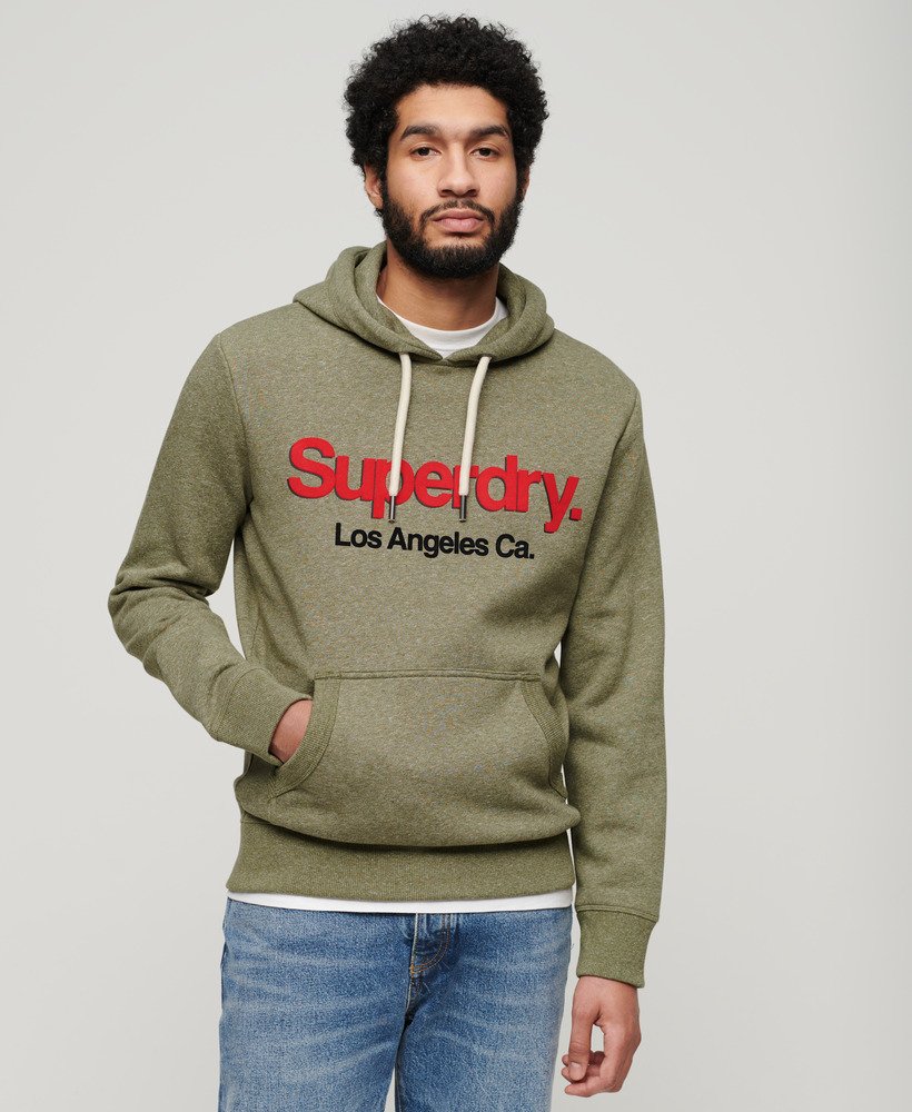 core logo classic hoodie in een gedempte olijfgroene tint.