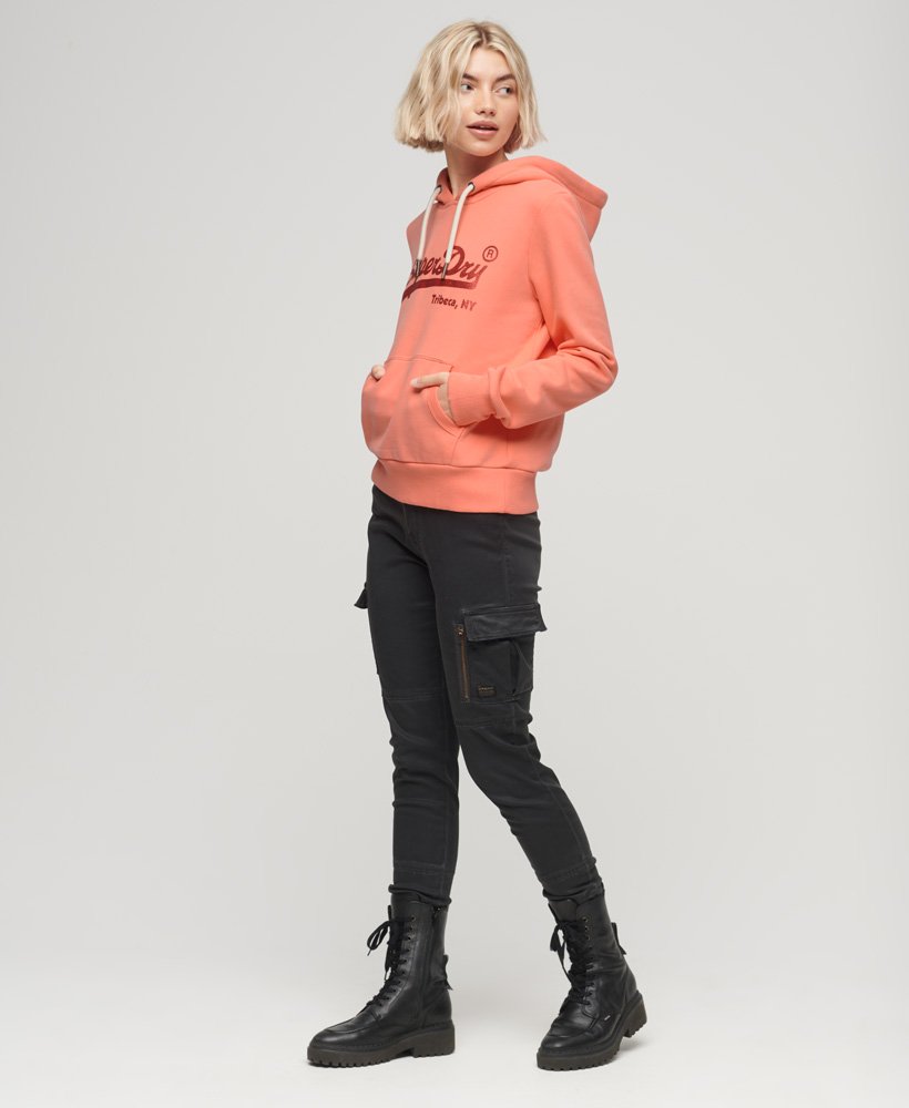 hoodie met vintage logo en versieringen in fusion coral