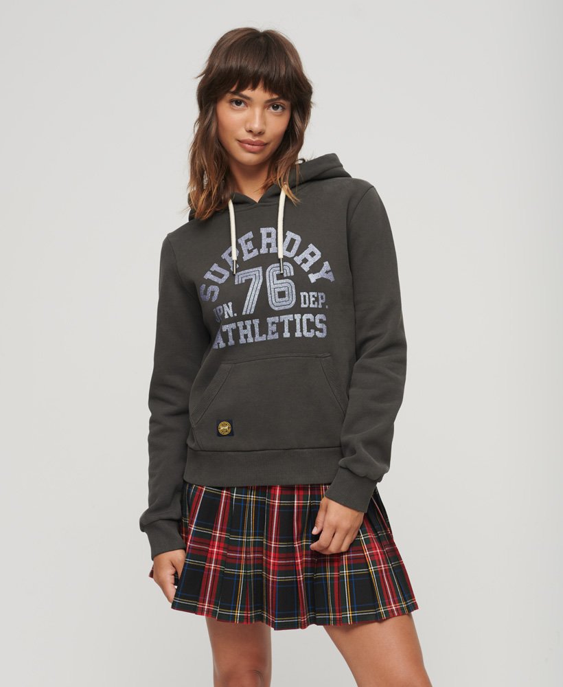hoodie met opdruk in vintage zwart geïnspireerd op een universiteitsuniform.