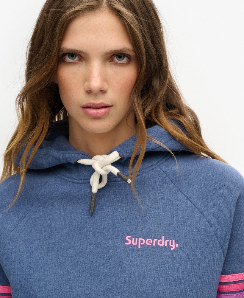 hoodie met regenboogstrepen en logo in gemêleerd denimblauw.