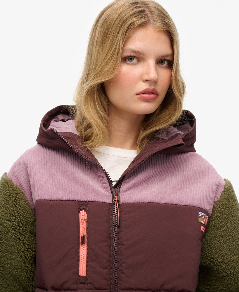 fleecejack met capuchon in de kleur burnt olive.