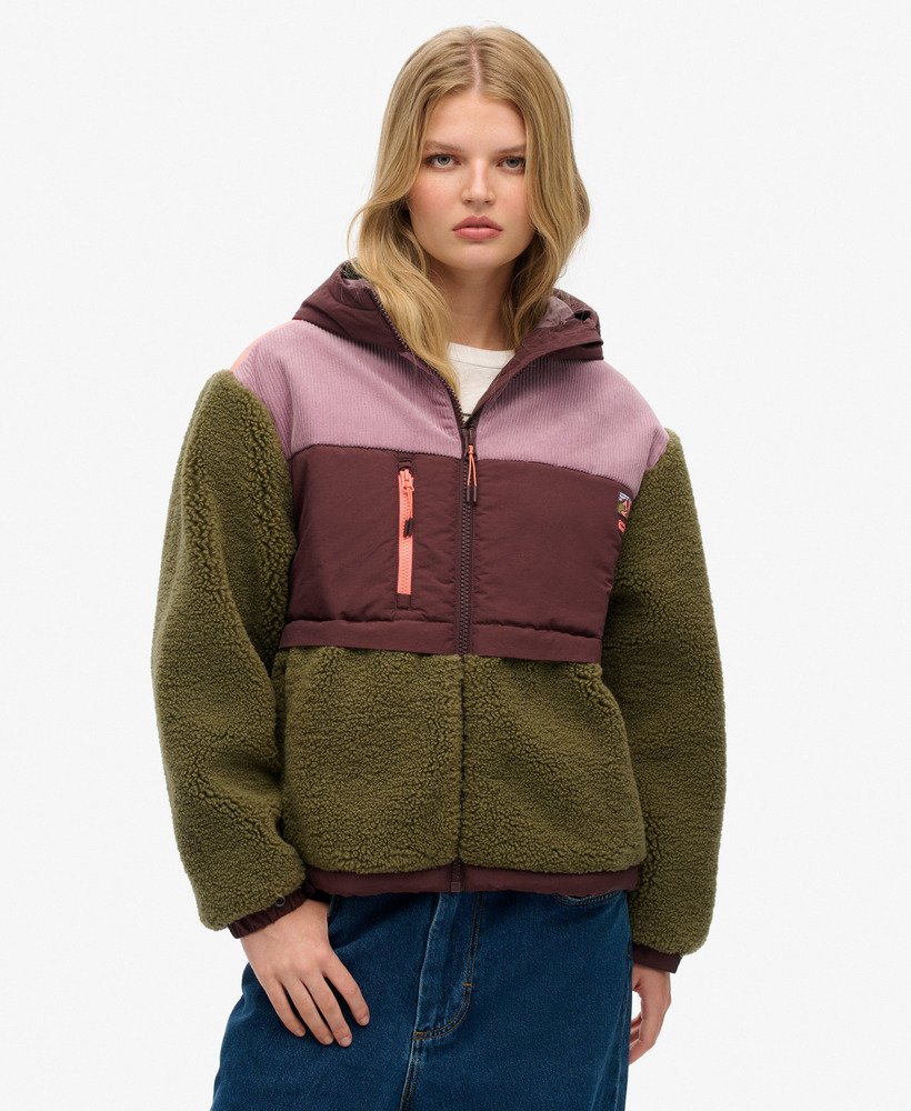 fleecejack met capuchon in de kleur burnt olive.