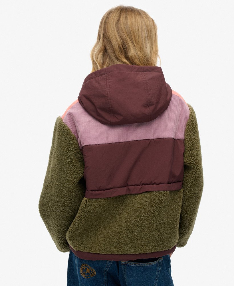 fleecejack met capuchon in de kleur burnt olive.