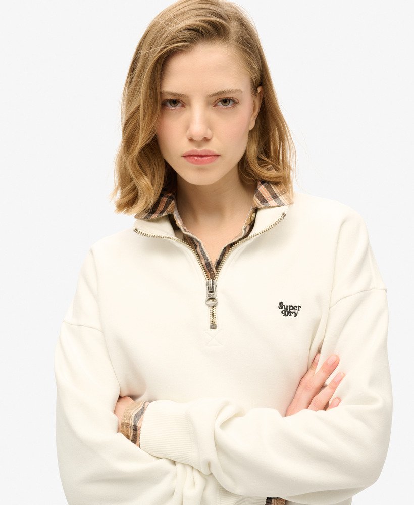 essentiële half-zip sweater in gebroken wit.