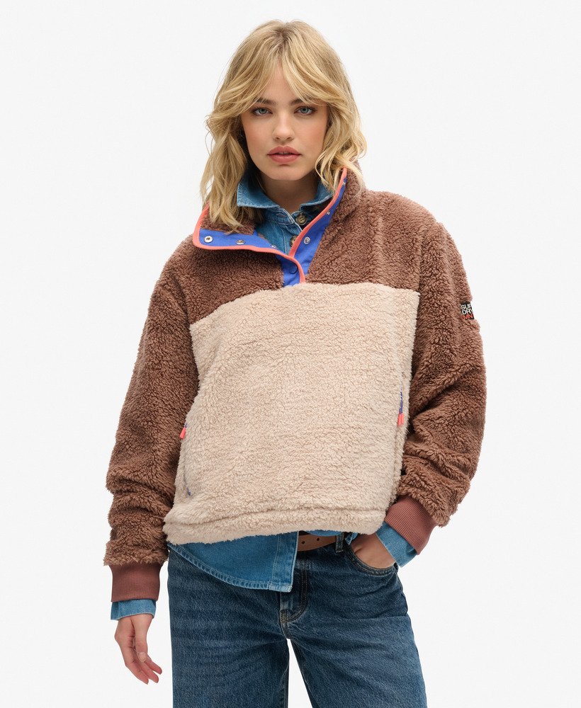 superzachte mash up henley-trui in nootmuskaatbruin.