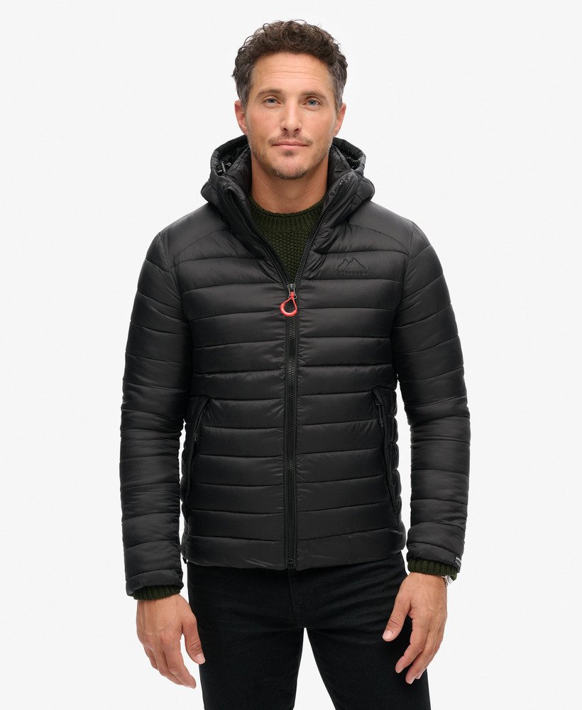 gewatteerde jas met capuchon van fuji sport in zwart.