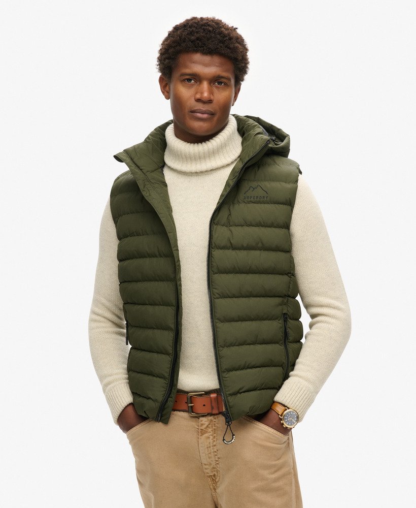 gewatteerd fuji sport vest met capuchon in donker mosgroen