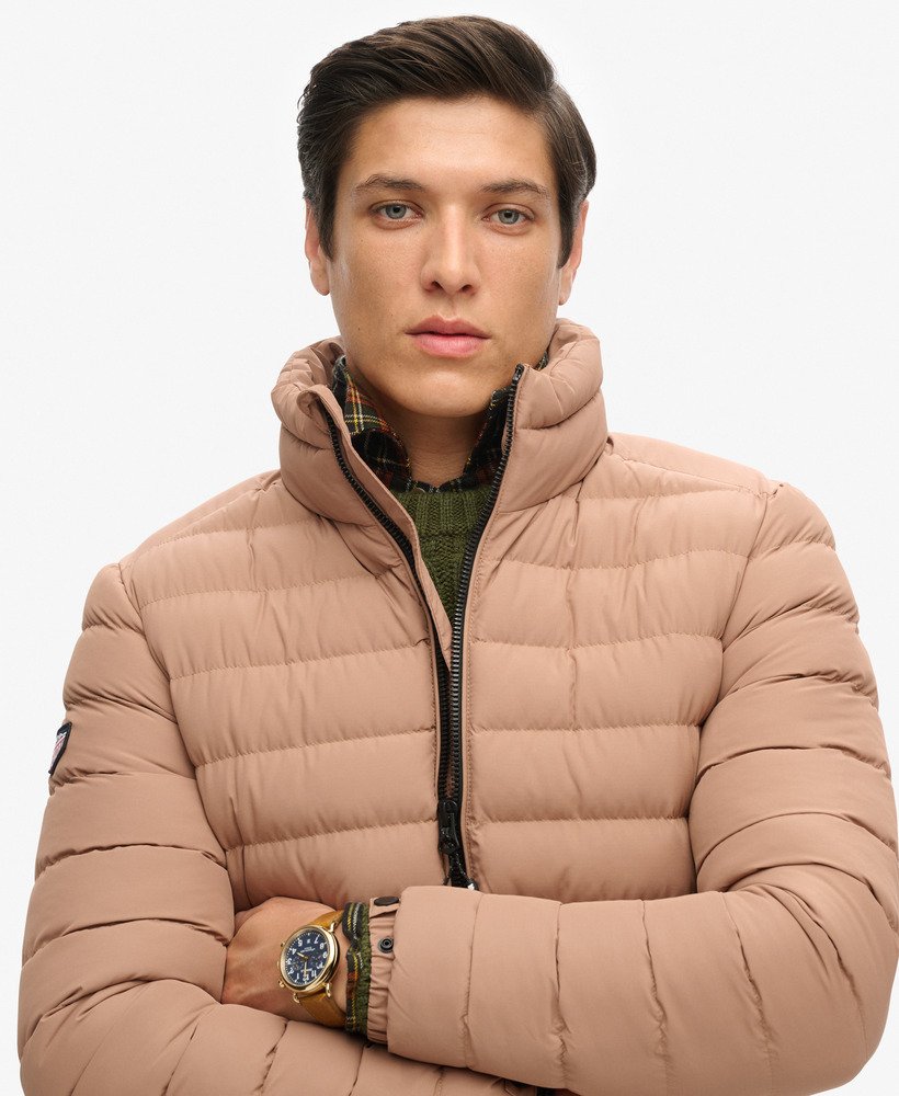 geborduurd gewatteerd jack van fuji in woodsmoke brown.