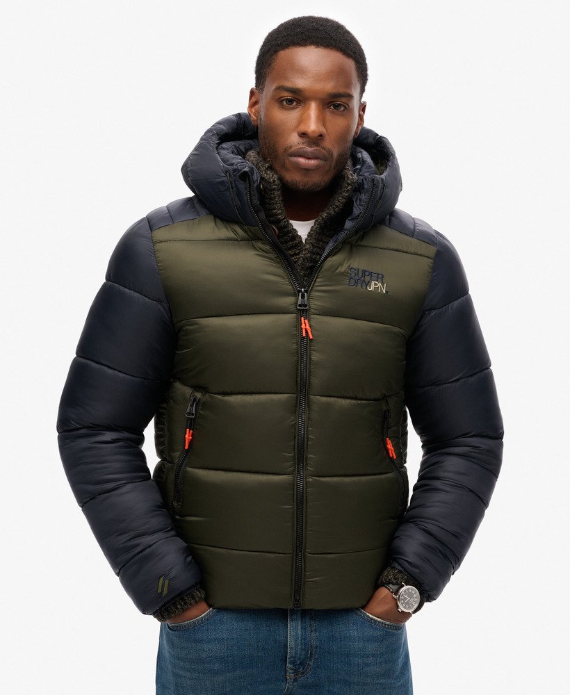 gewatteerde sportjas met capuchon en kleurblokken in eclipse navydark moss.