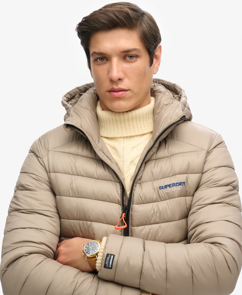 gewatteerde fuji-jas met capuchon in diepbeige slubstof