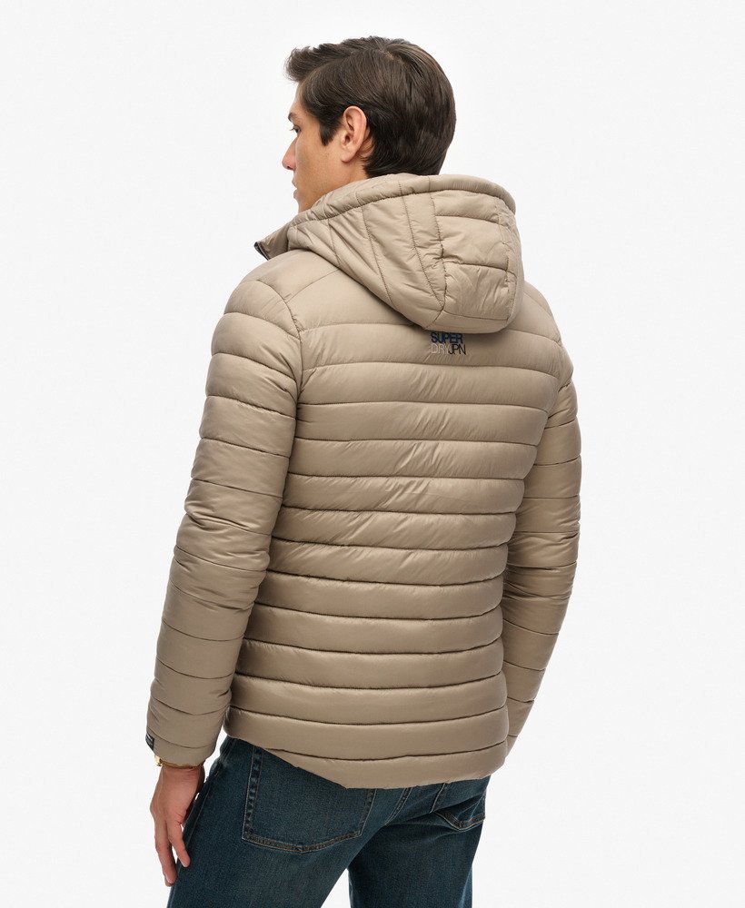 gewatteerde fuji-jas met capuchon in diepbeige slubstof