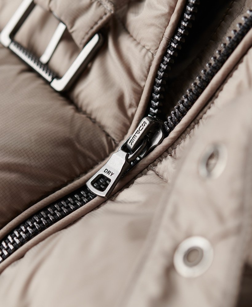 lichtgewicht gewatteerd gilet in diepbeige slubstof