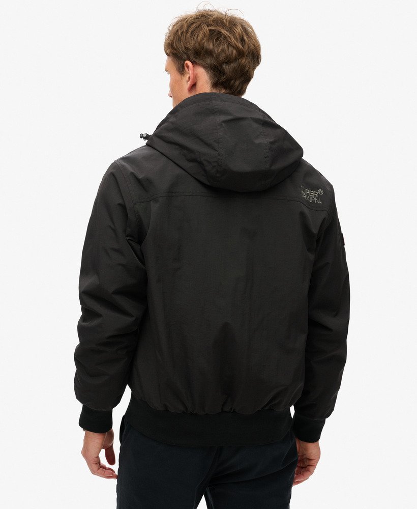 overgebleven nylon bomberjack met capuchon in gitzwart.