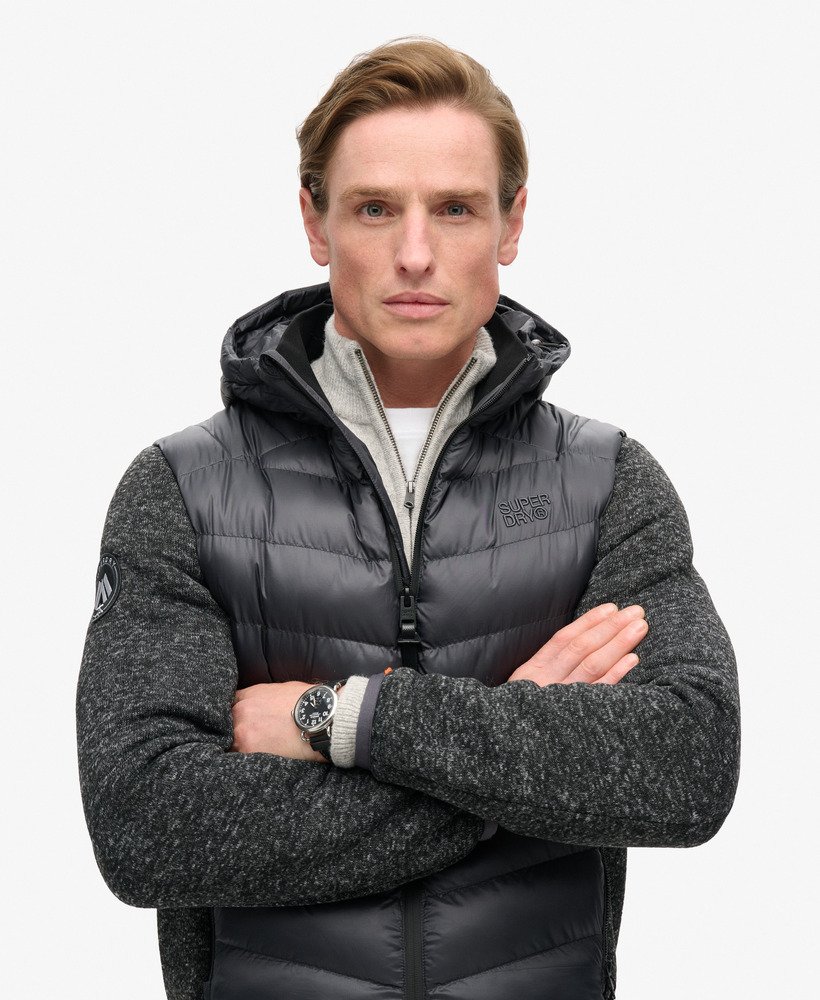 gebreide storm hybrid-jas met capuchon in donker antracietgrijs gemêleerd.
