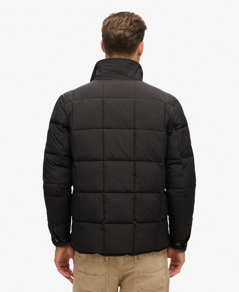 gewatteerd overshirtjack uit de surplusvoorraad in gitzwart.