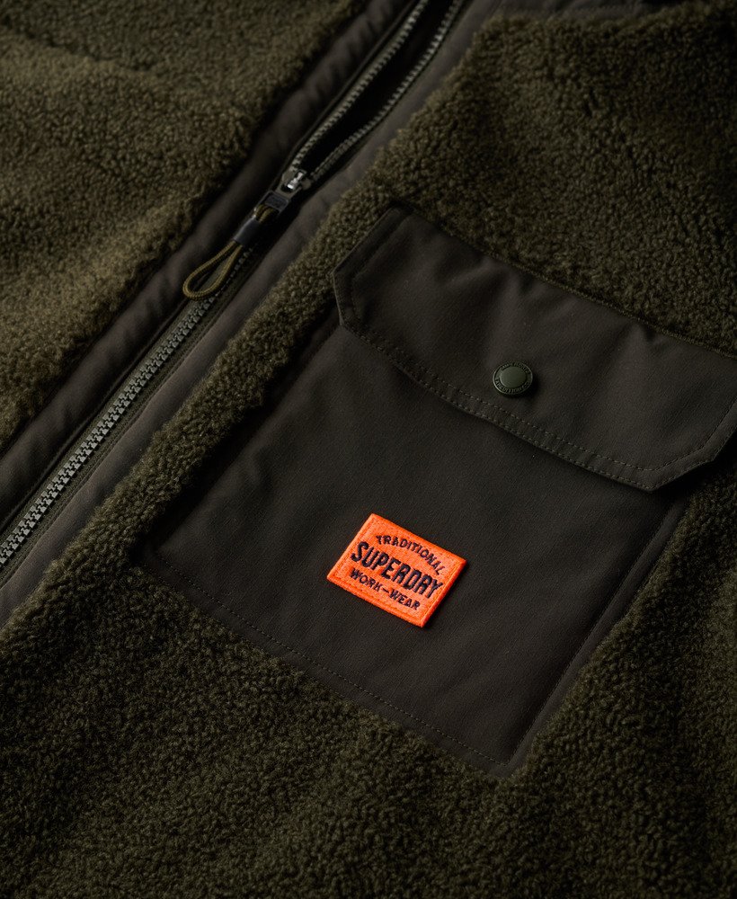 expedition borg hybrid jacket in olijfgroen afkomstig uit overtollige goederen.