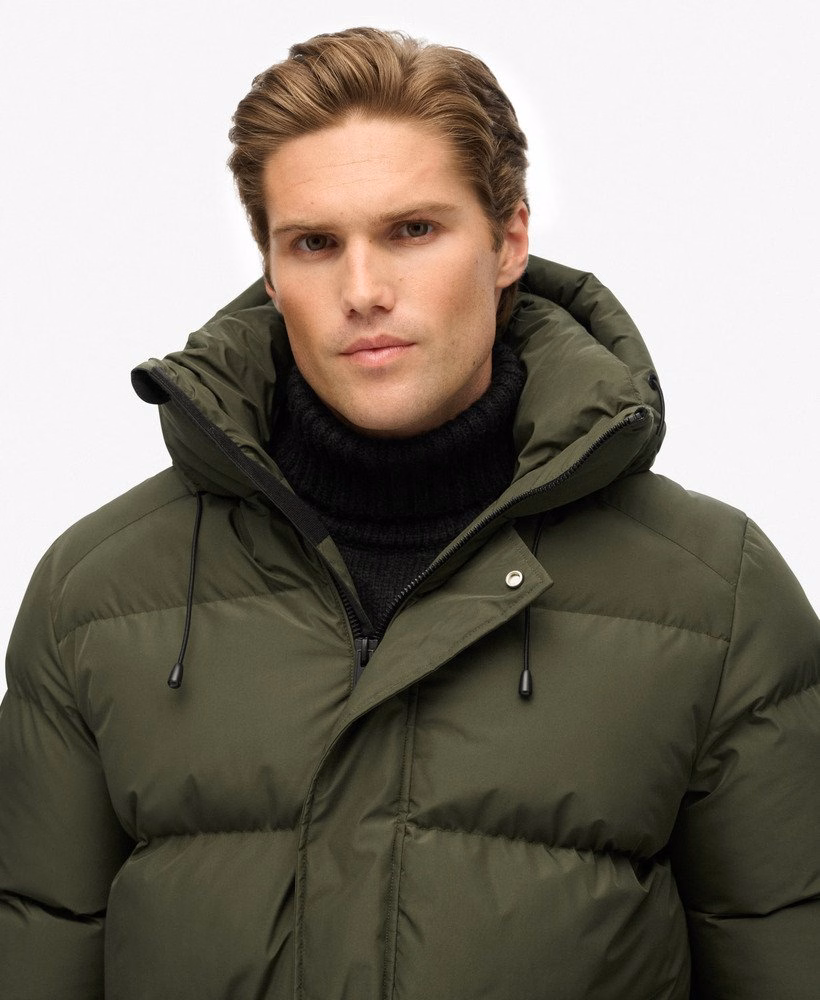 Sportieve pufferjas met capuchon, middellang model