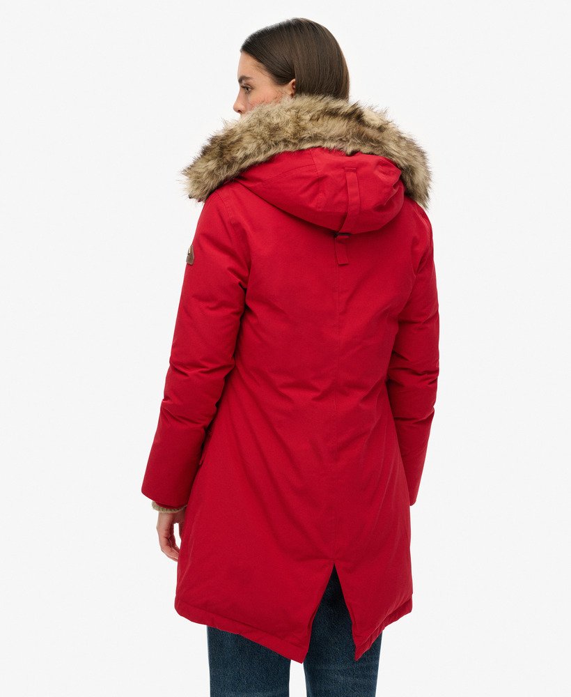 parka met capuchon en imitatiebont in chilipeperkleur.