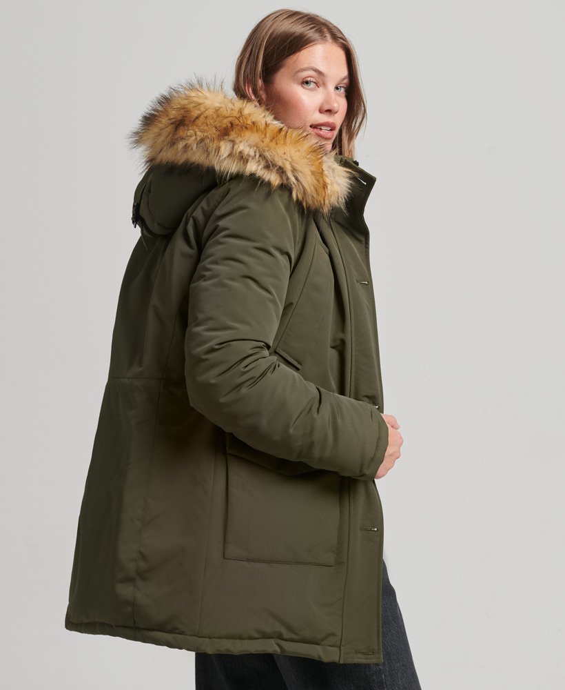 everest parka jas in olijfgroen afkomstig uit overtollige goederen.
