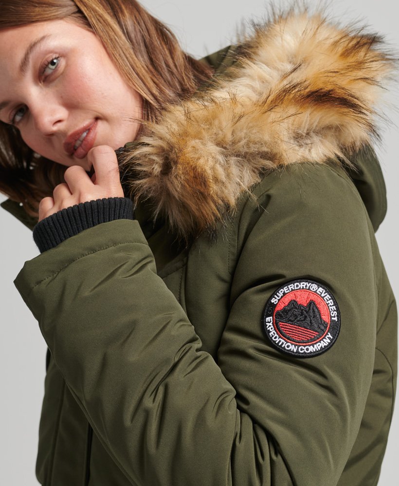 everest parka jas in olijfgroen afkomstig uit overtollige goederen.