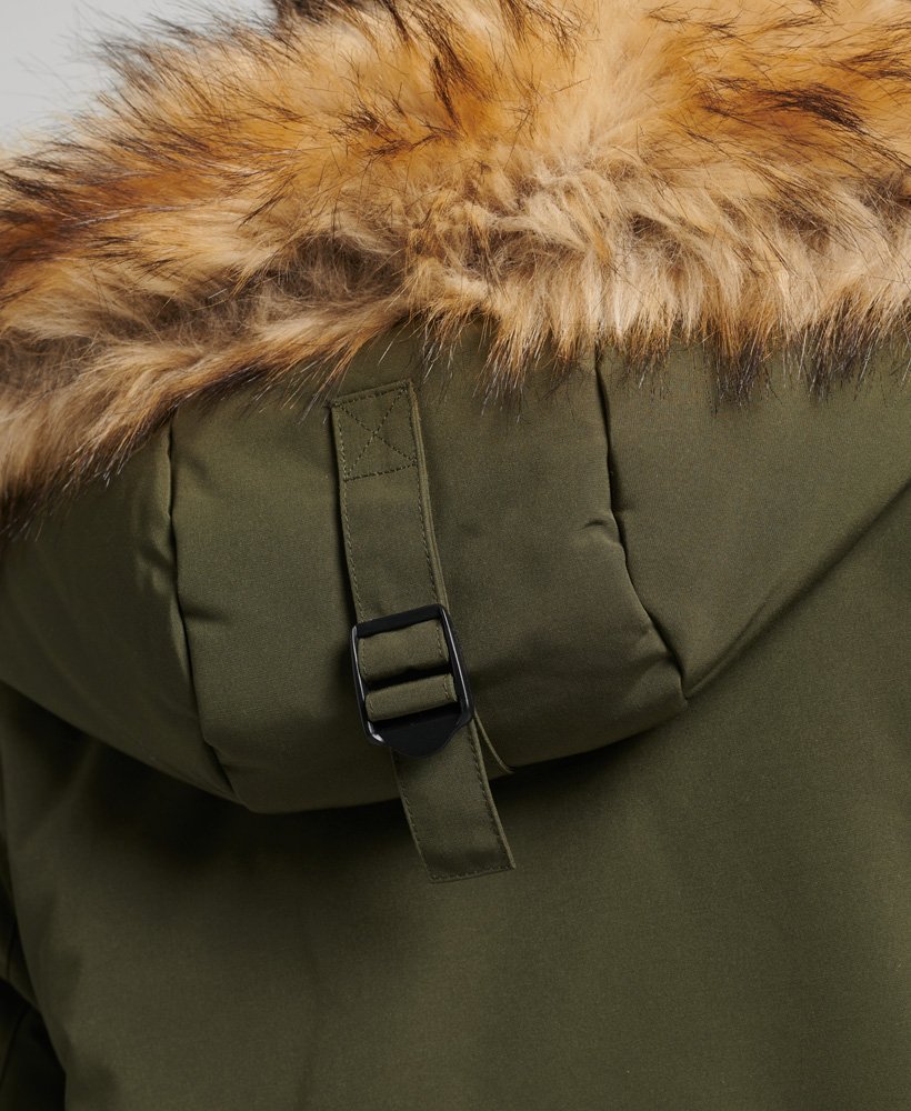 everest parka jas in olijfgroen afkomstig uit overtollige goederen.