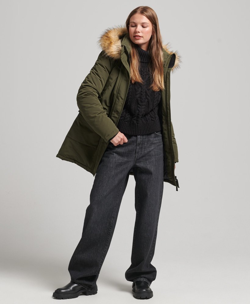 everest parka jas in olijfgroen afkomstig uit overtollige goederen.