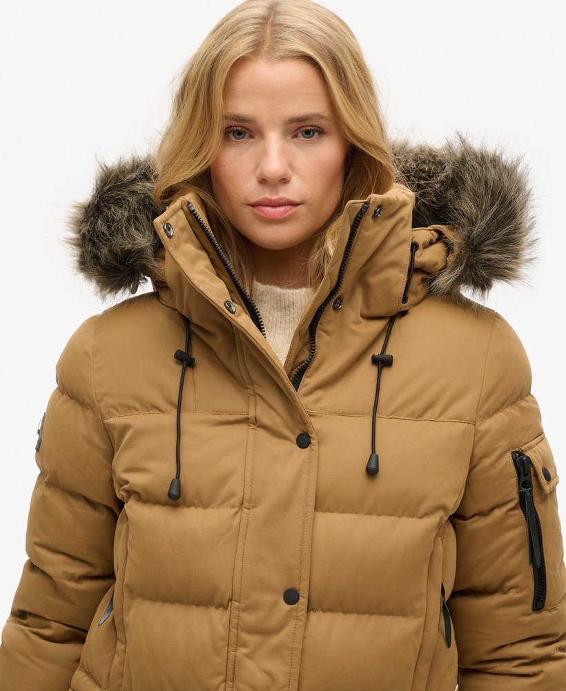 microfiber expeditieparka in zandsteenkleur.