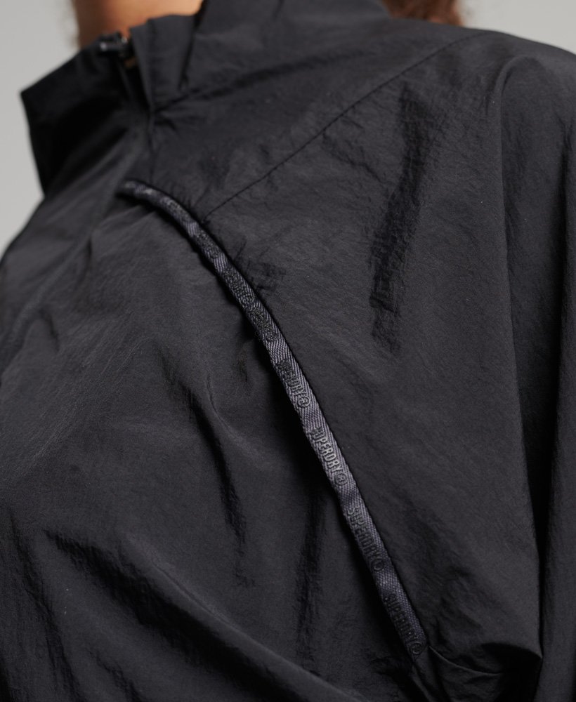 run cropped weatherproof in black