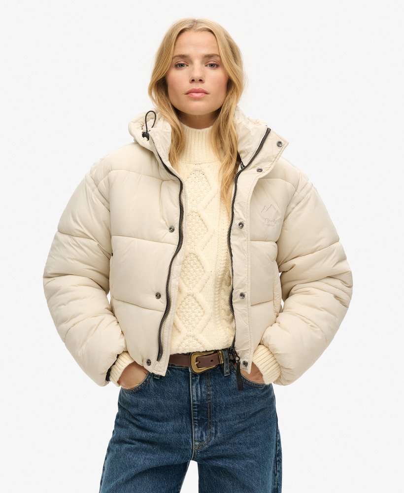 korte cocoon puffer jacket voor een regenachtige dag