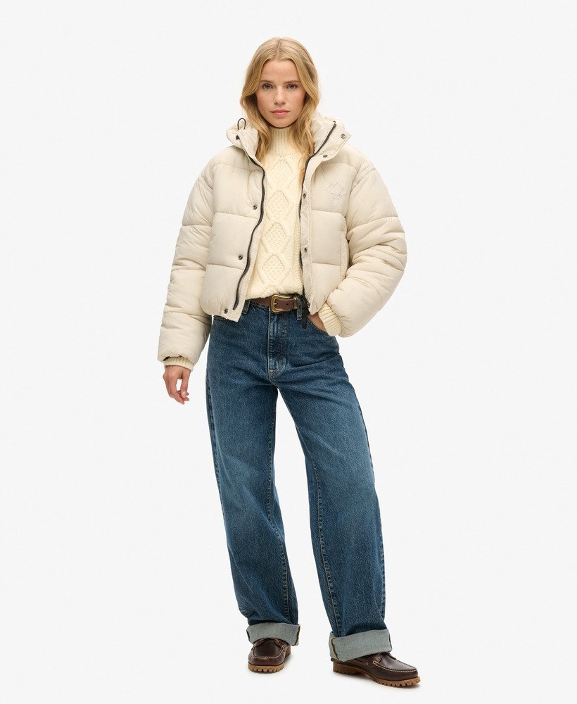 korte cocoon puffer jacket voor een regenachtige dag