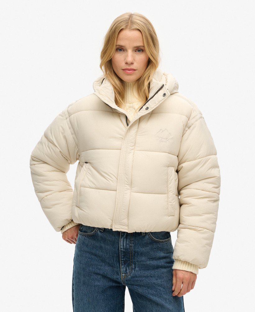 korte cocoon puffer jacket voor een regenachtige dag