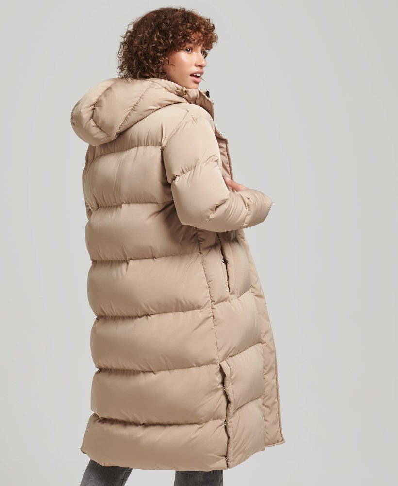 lange gewatteerde jas met capuchon in shaker beige