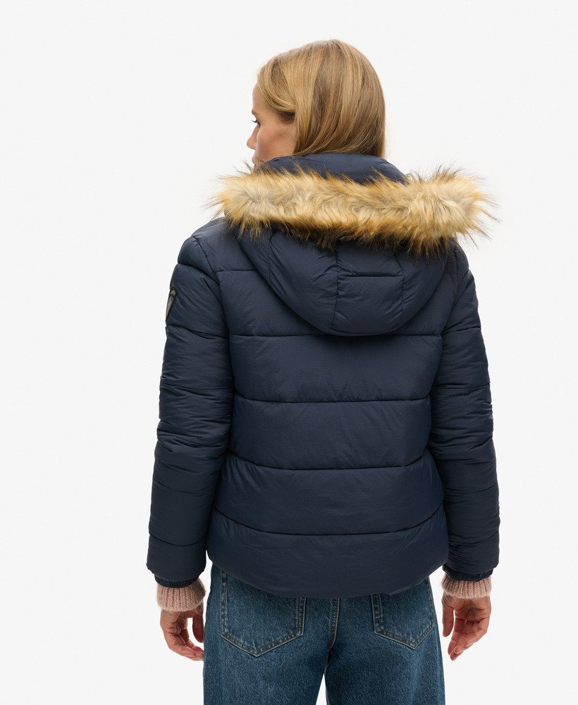 korte pufferjas met capuchon van imitatiebont in eclipse navy