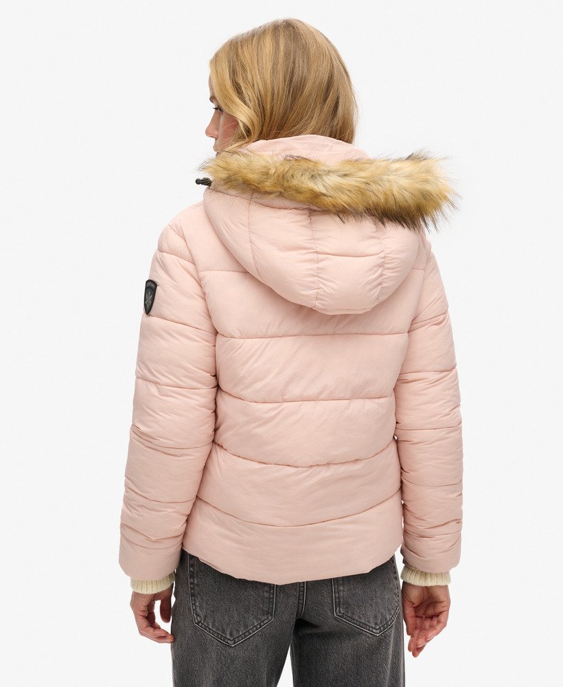 korte pufferjas met capuchon van imitatiebont in roze blush
