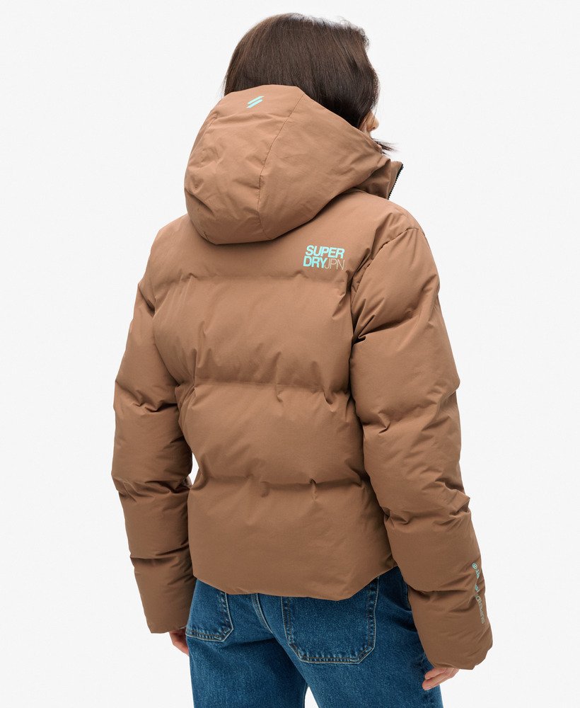 boxy pufferjas met capuchon in ruw leerbruin.
