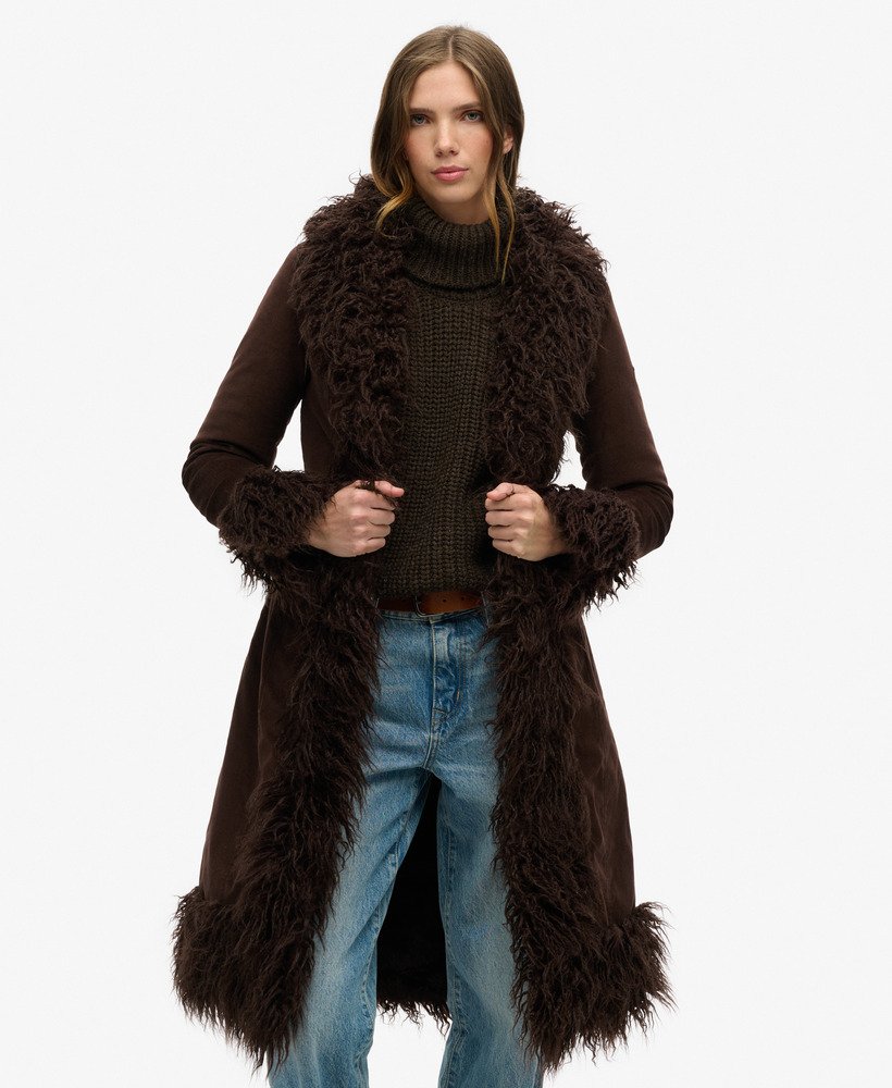 lange afghaanse jas met imitatiebontvoering in donkerbruin corduroy.